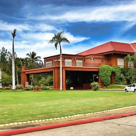 Fort Ilocandia Resort Hotel Laoag Exterior photo