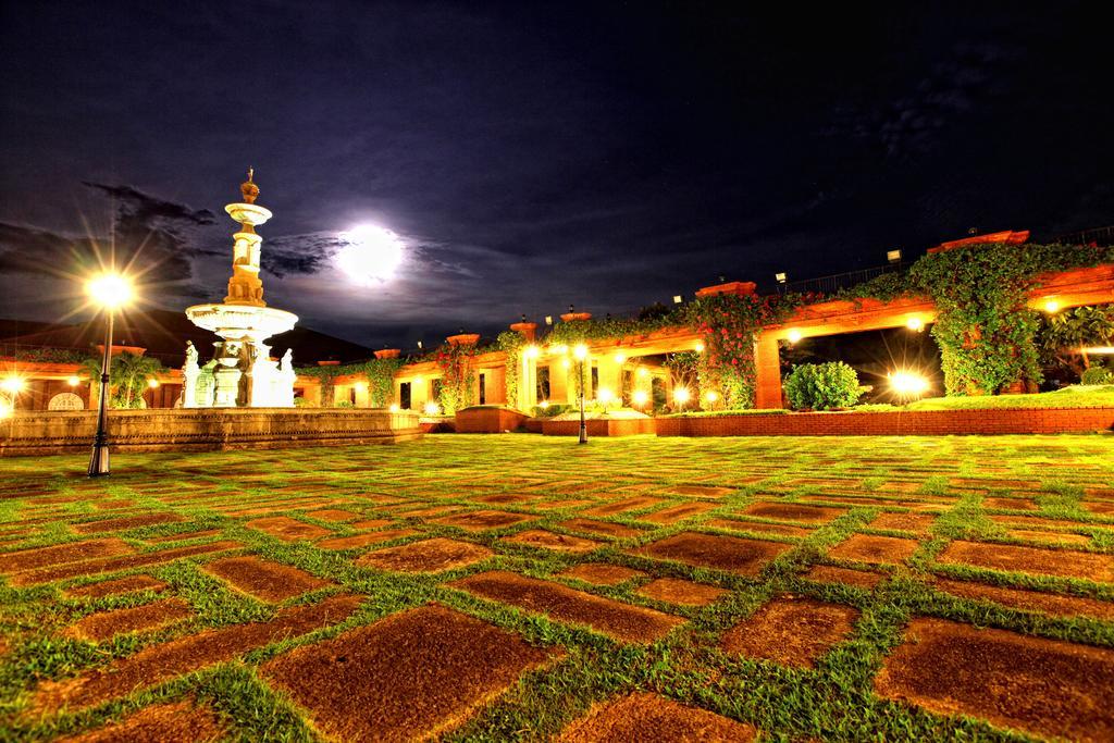 Fort Ilocandia Resort Hotel Laoag Exterior photo