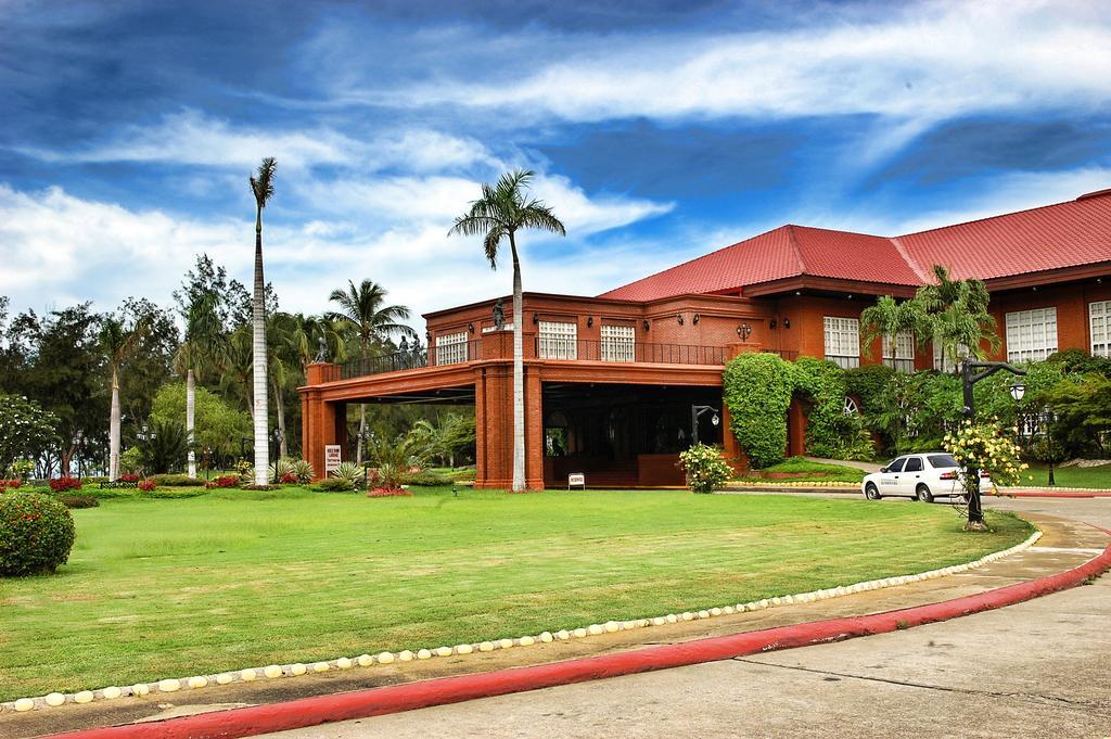 Fort Ilocandia Resort Hotel Laoag Exterior photo