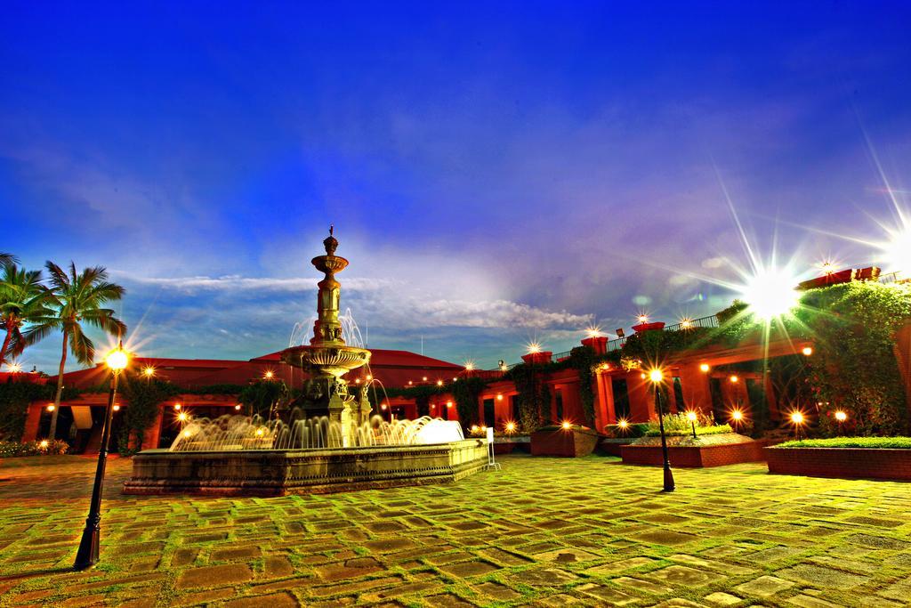 Fort Ilocandia Resort Hotel Laoag Exterior photo