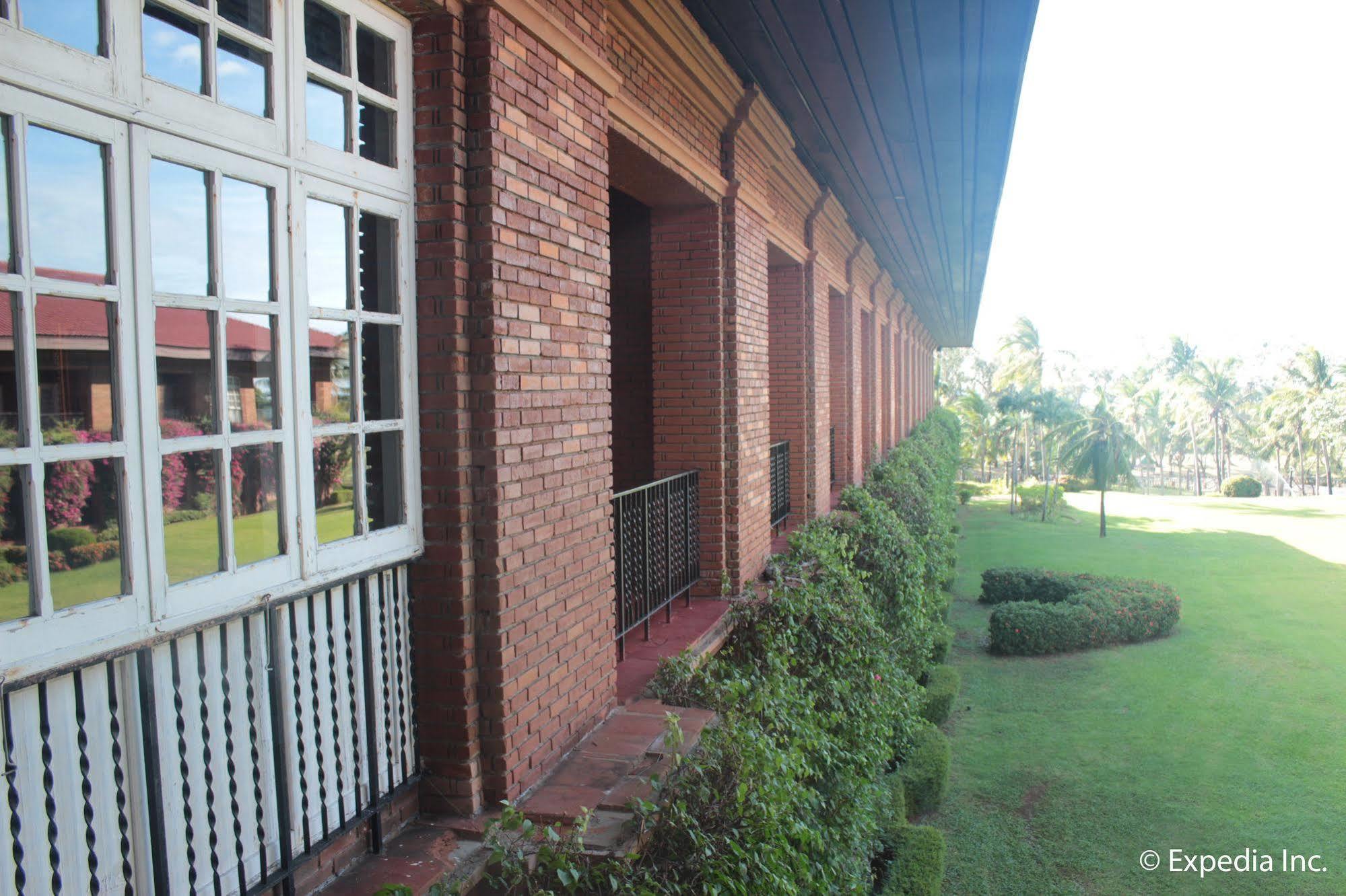 Fort Ilocandia Resort Hotel Laoag Exterior photo