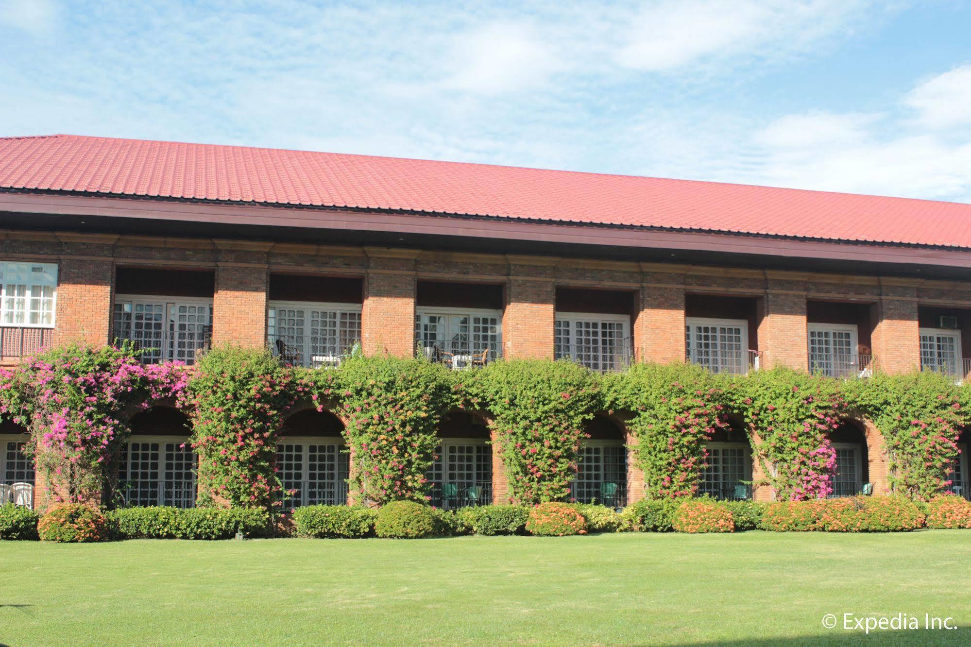 Fort Ilocandia Resort Hotel Laoag Exterior photo